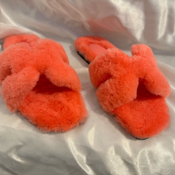 Hermes Shearling Oran Sandals - Picture 3 of 11